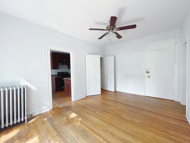 Foto del edificio - 3449 N Elaine Pl