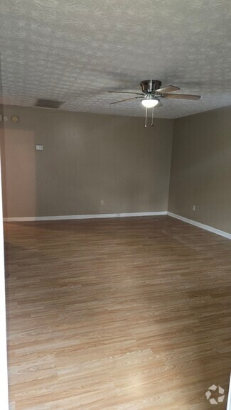 Building Photo - 8372 Warren Dr