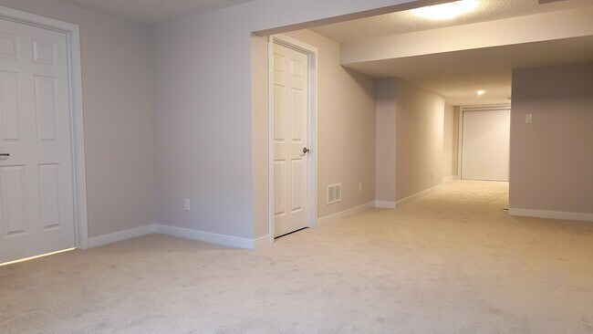 Building Photo - 1057 Curraglass Walk