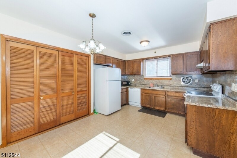 Foto principal - 358 Union Blvd