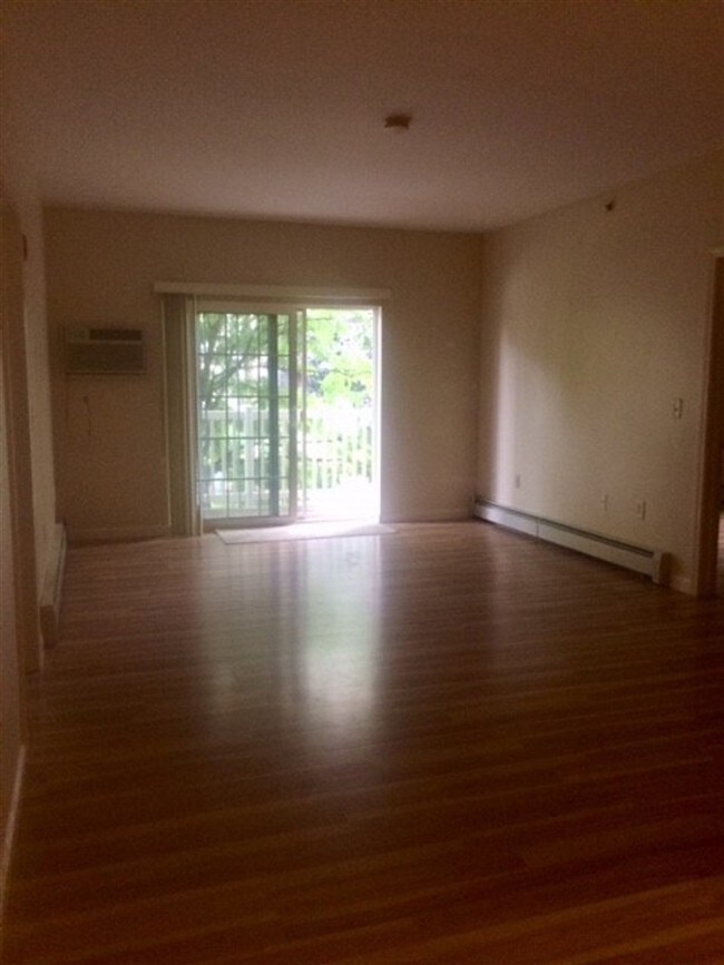 18 Harbor Ave Unit 204, Nashua, NH 03060 Condo for Rent in Nashua, NH