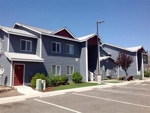 Building Photo - 806 Shumway Rd