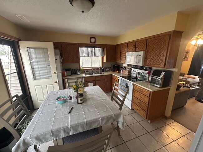 Foto del edificio - 613 N 40th St