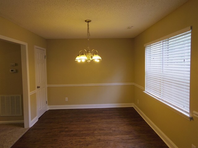 Building Photo - 6022 Gallant Ln