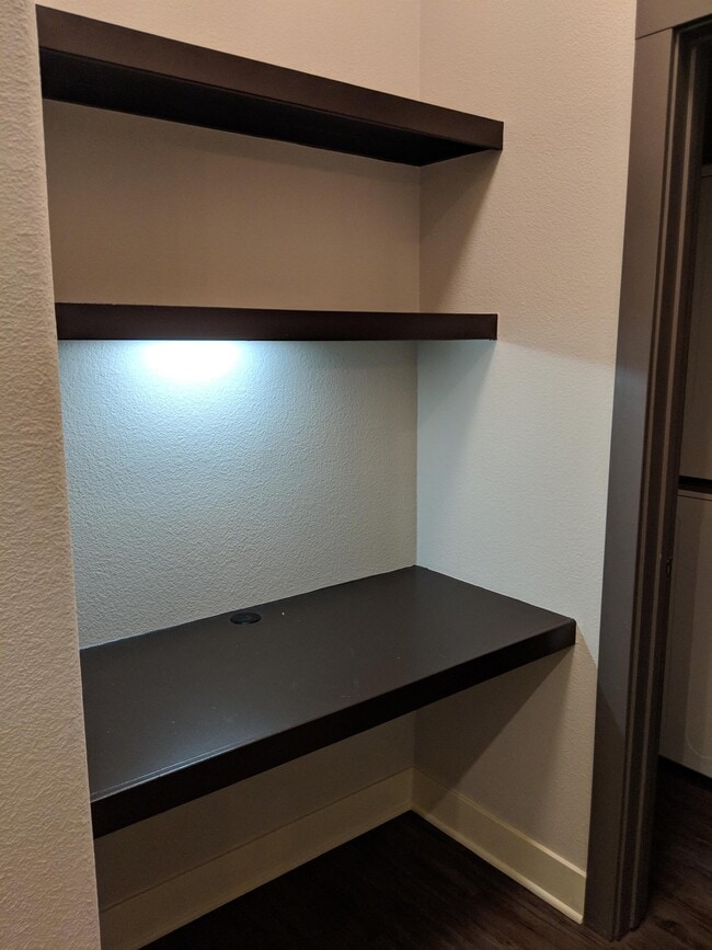 Foto del edificio - 24545 Town Center Dr