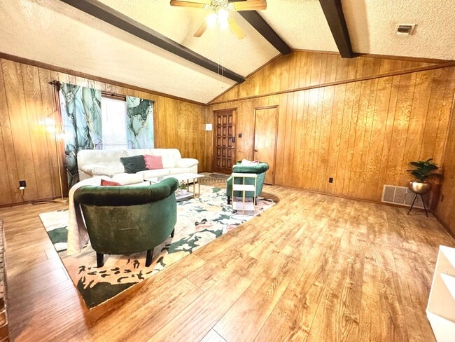 Building Photo - 4409 75th Dr