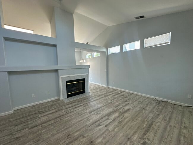 Building Photo - 9428 Plainoak Way