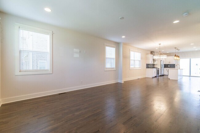 Building Photo - COMING SOON! 3 Bed/4 Bath Buena Vista 3 Story Townhouse-Rooftop level with Downtown Views!!