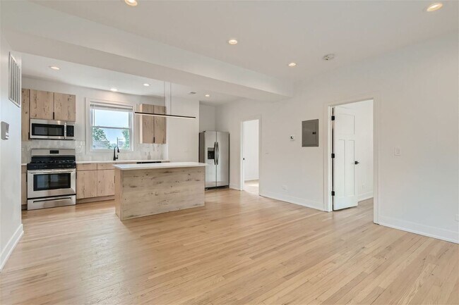 Foto del edificio - 2604 N Springfield Ave