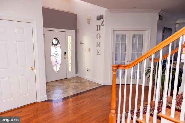 Building Photo - 320 Carolee Cir