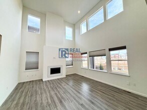 Building Photo - 4662 High Mesa Cir