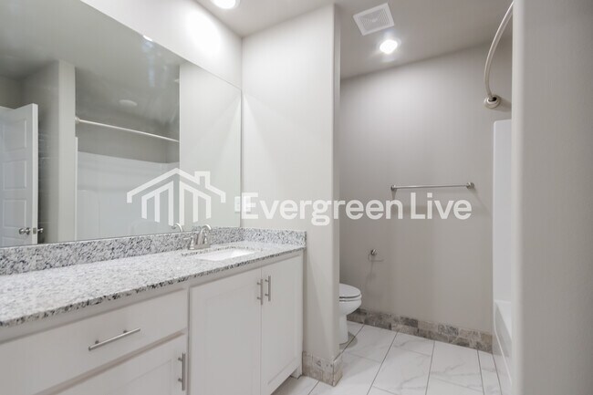 Building Photo - 600 E Osage Trce