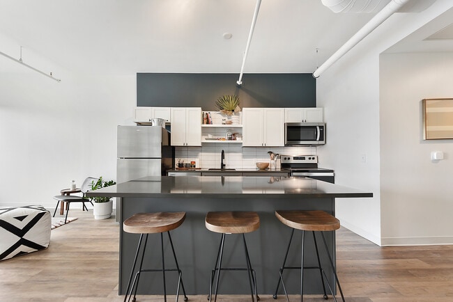 Building Photo - 1709 5th Ave