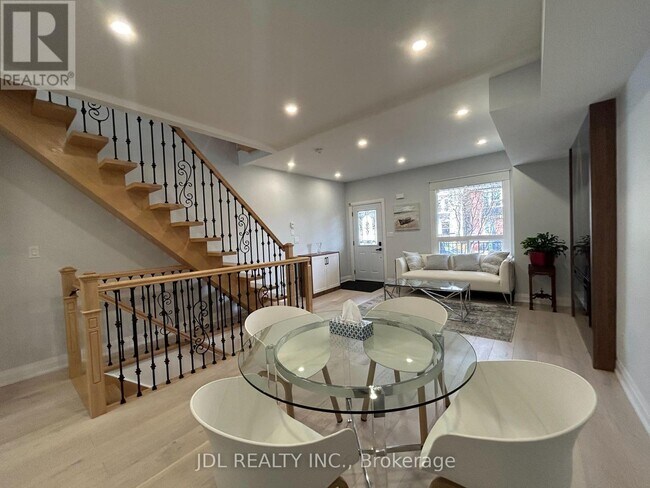 Photo du bâtiment - 18 Connaught Ave