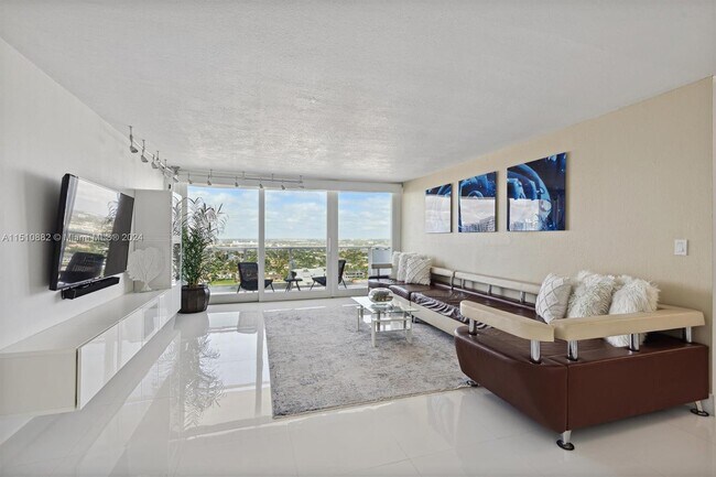 Building Photo - 3140 S Ocean Dr
