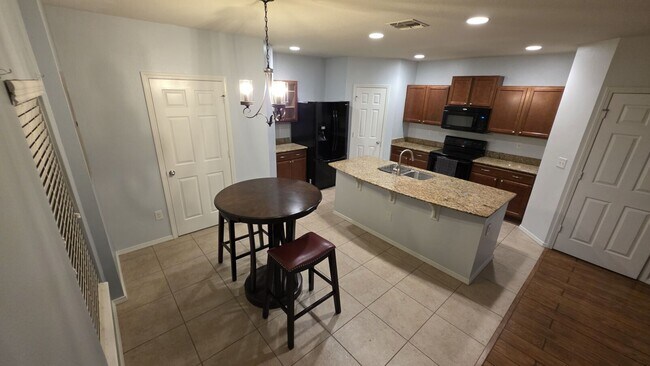 Building Photo - 4630 Chatterton Way