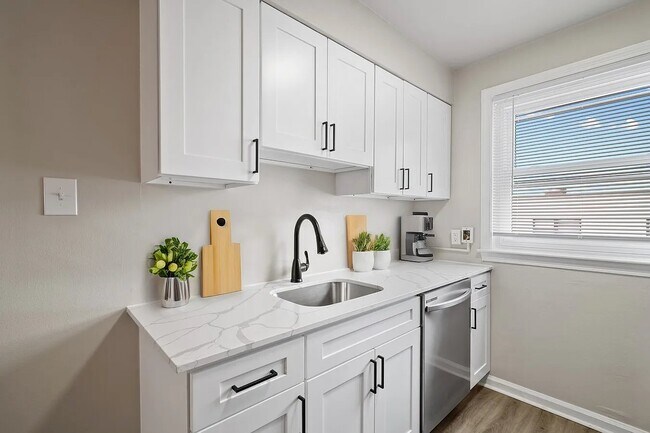 Building Photo - 7901 Roosevelt Blvd