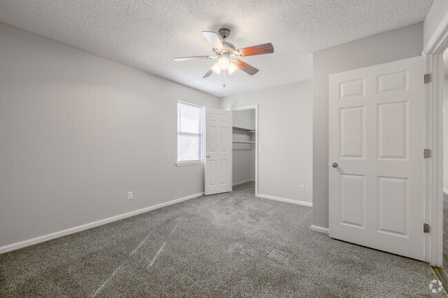 2BR, 1BA - 940SF - Bedroom - Fullwood Pointe