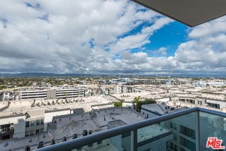 Building Photo - 13700 Marina Pointe Dr