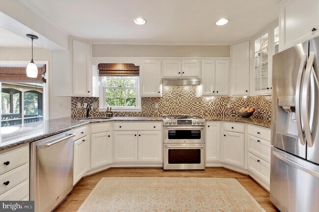 Building Photo - 1605 Sereno Ct