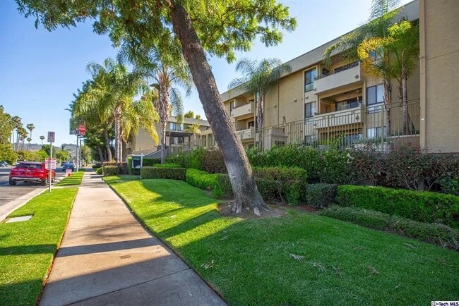 Street View - 5009 Woodman Ave