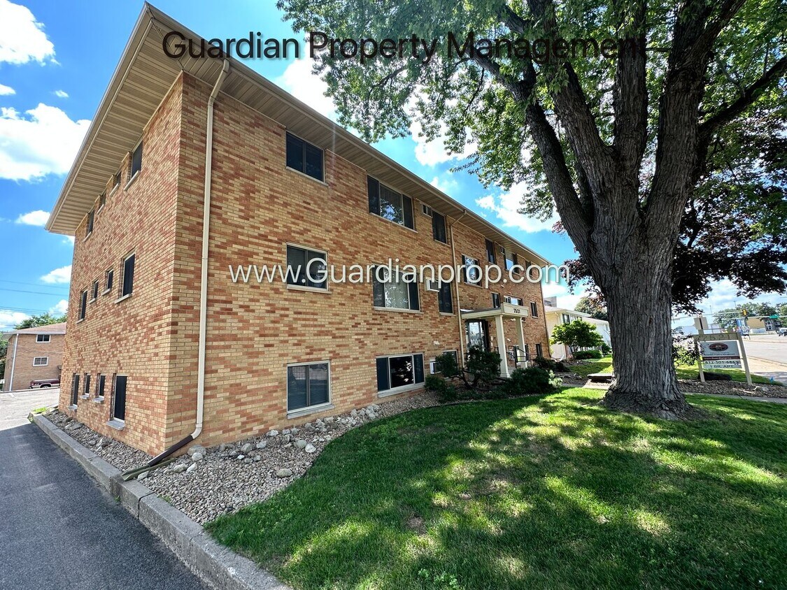 Foto del edificio - Richfield Ground Level 1 Bedroom, Heat Paid, Parking, Free USI Fiber Internet, Parking
