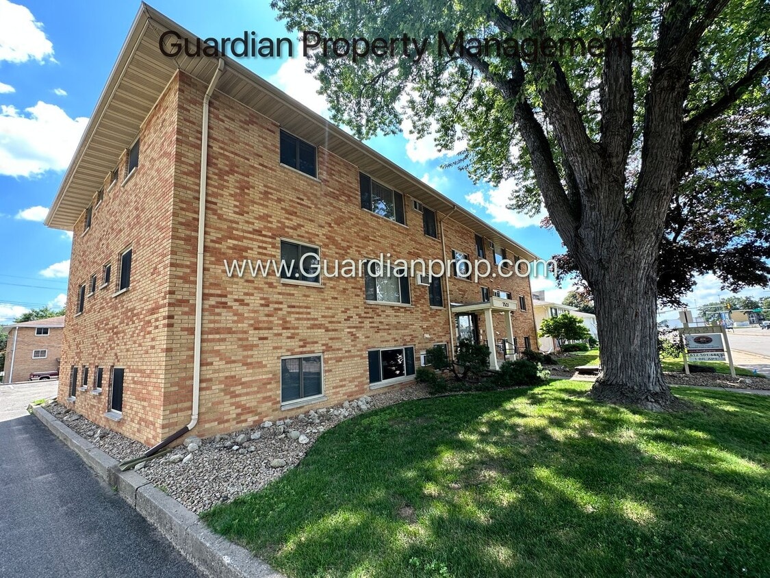 Building Photo - Richfield Ground Level 1 Bedroom, Heat Paid, Parking, Free USI Fiber Internet, Parking