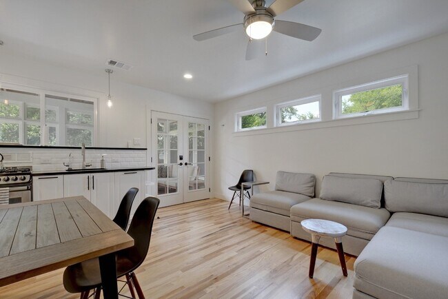 Foto del edificio - 4518 Red River St