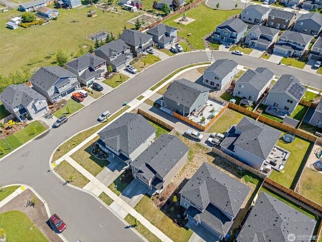 Building Photo - AVAILABLE NOW JULY FREE Yelm home builit i...
