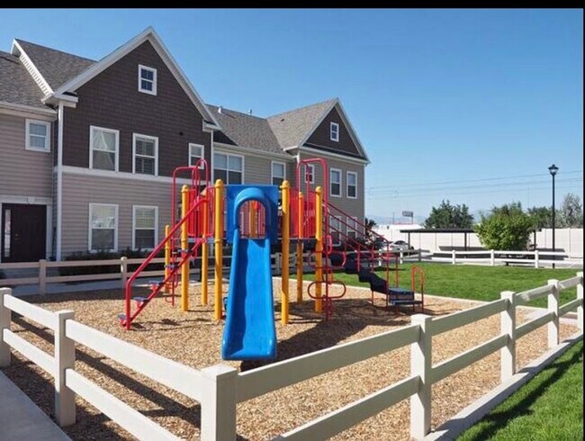 Building Photo - 181 W Carrick Dr