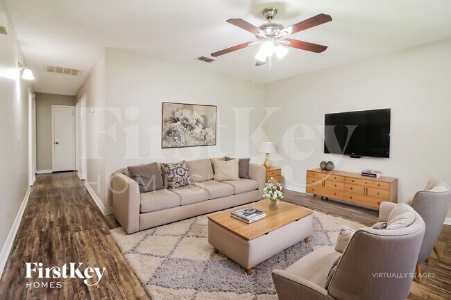 Foto del edificio - 7742 Club Duclay Dr