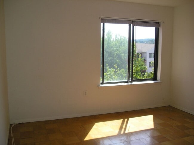 Building Photo - Condo - 2 bedroom 2 bath w/ balcony