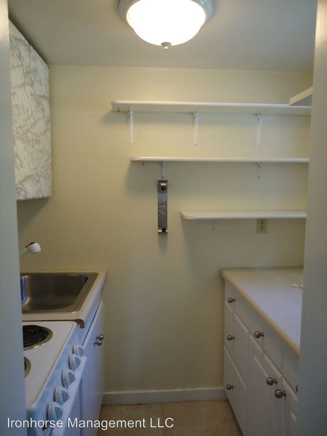 Building Photo - 525 Dell Pl