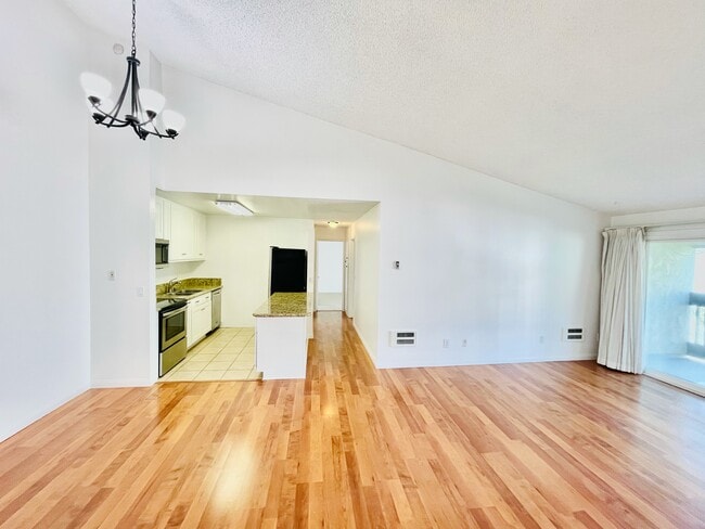 Building Photo - 607 S Prospect Ave