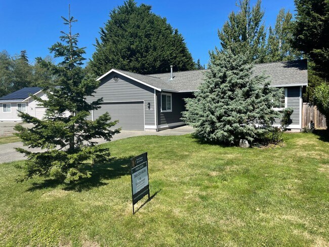 Building Photo - Single Level Holmes Harbor Charmer!