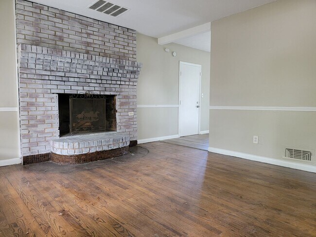 Building Photo - Charming Brick Ranch Home is Available Now...