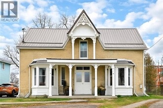 Building Photo - 33 Bute St