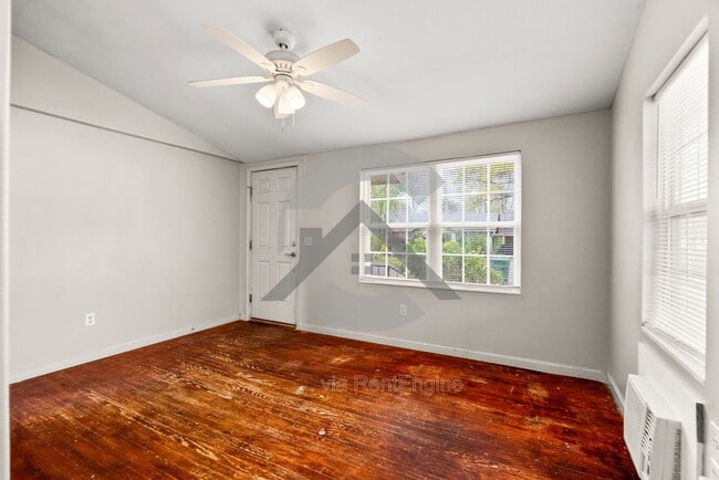 Building Photo - 2013 Independence St