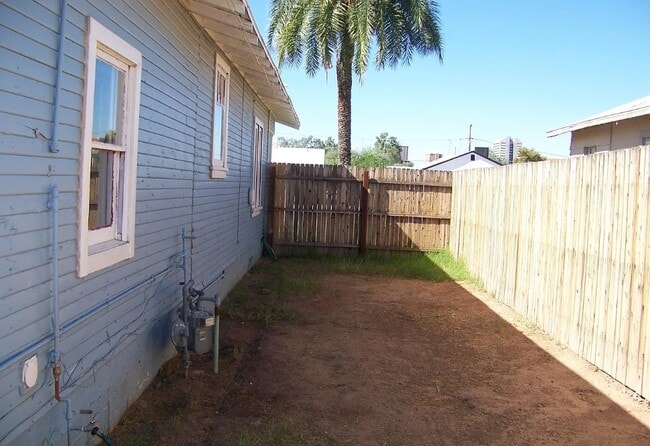 Building Photo - 3805 N 9th Pl