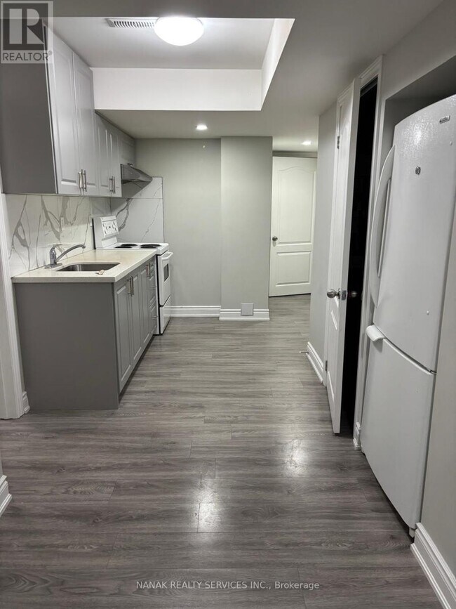 Photo du bâtiment - 583 Queen Mary Dr