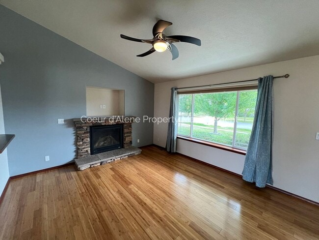 Foto del edificio - Well Maintained 4 bed house in The Landings