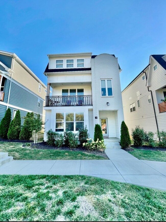 **HIGH-END EAST NASHVILLE HOME IN A 32-HOM... - **HIGH-END EAST NASHVILLE HOME IN A 32-HOM...
