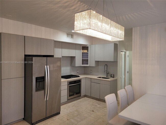 Foto del edificio - 4215 Sheridan Ave