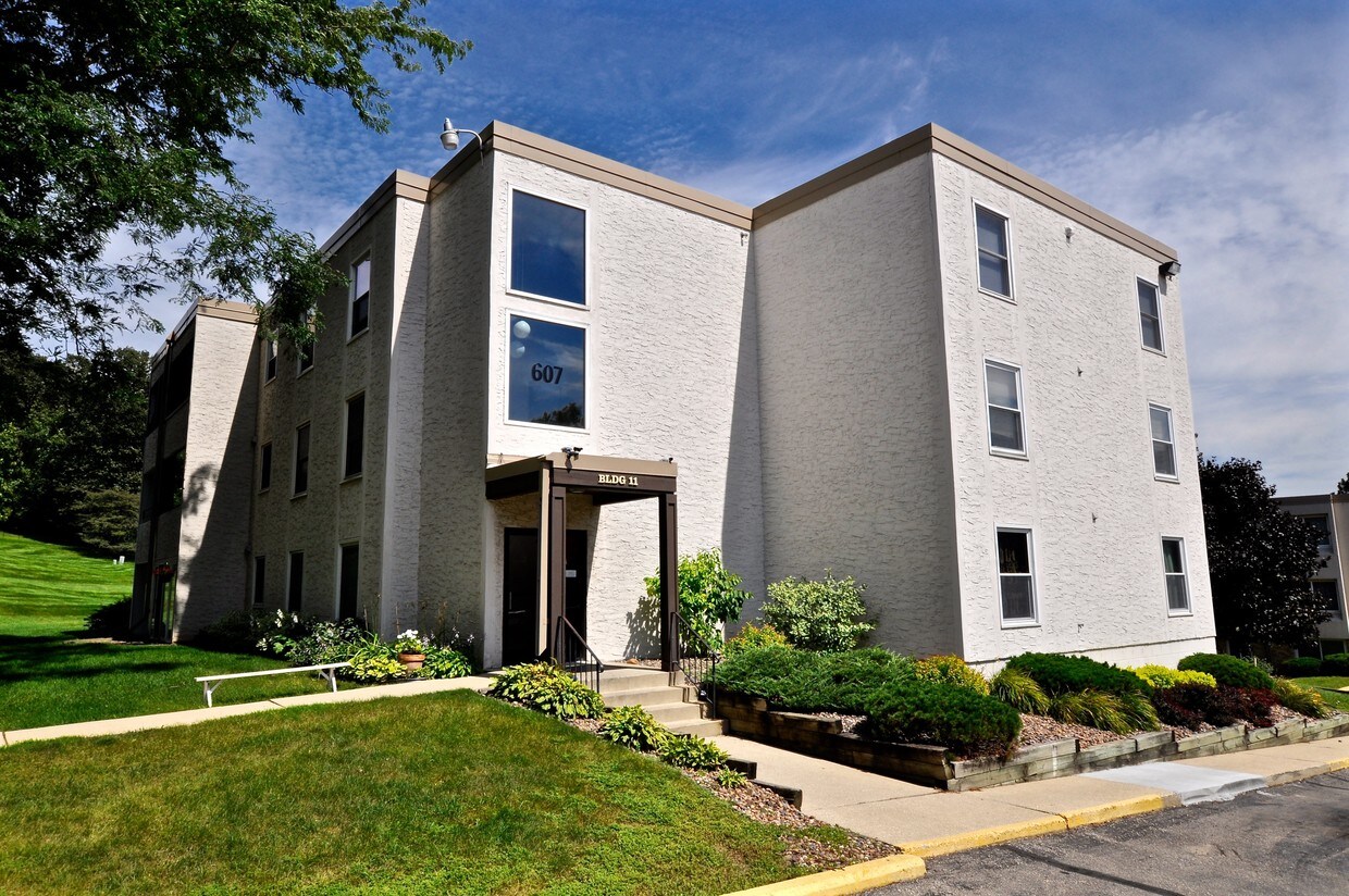 1911 Viking Dr NW, Rochester, MN 55901 Condo for Rent in Rochester