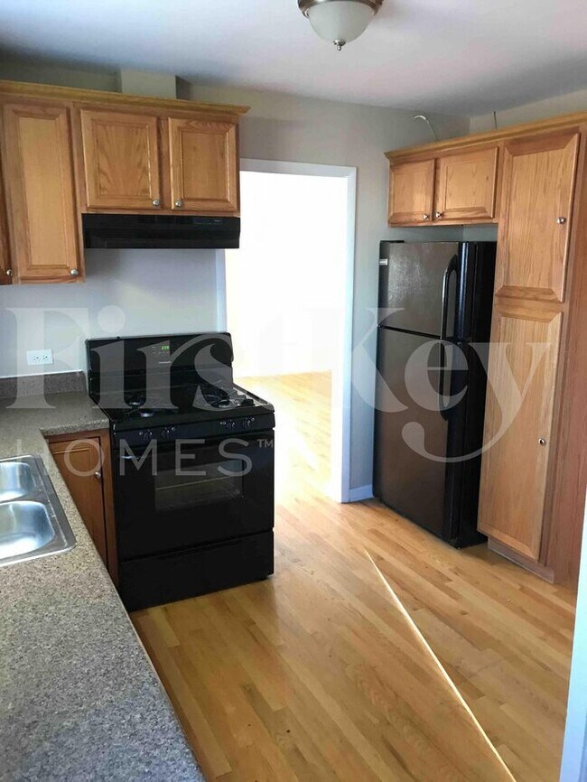 50 West Irving Park Road House Rental in Roselle, IL