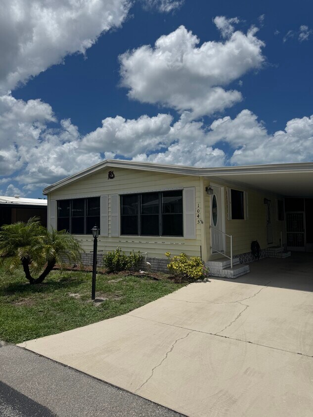 Foto principal - 1045 Great Lakes Dr
