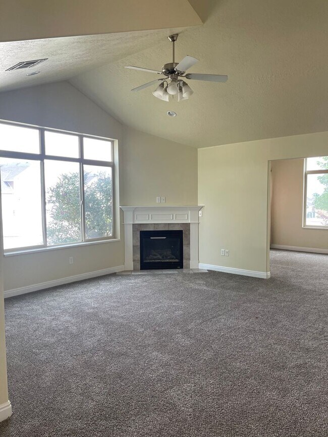 Foto del edificio - Beautiful Lehi home for rent!