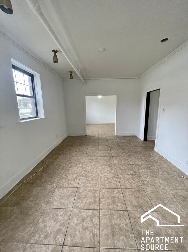 Building Photo - 3258 Maple