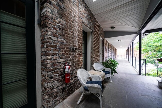 Building Photo - Fully Furnished Downtown Rental Available June 1st!!!