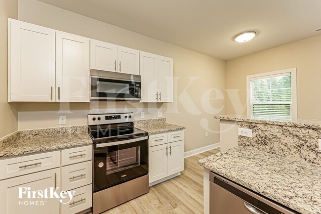 Foto del edificio - 2121 Ledford Rd